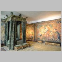 Hardwick Hall in Doe Lea, Derbyshire, Bedroom, photo by Lewis Clarke on Wikipedia.jpg